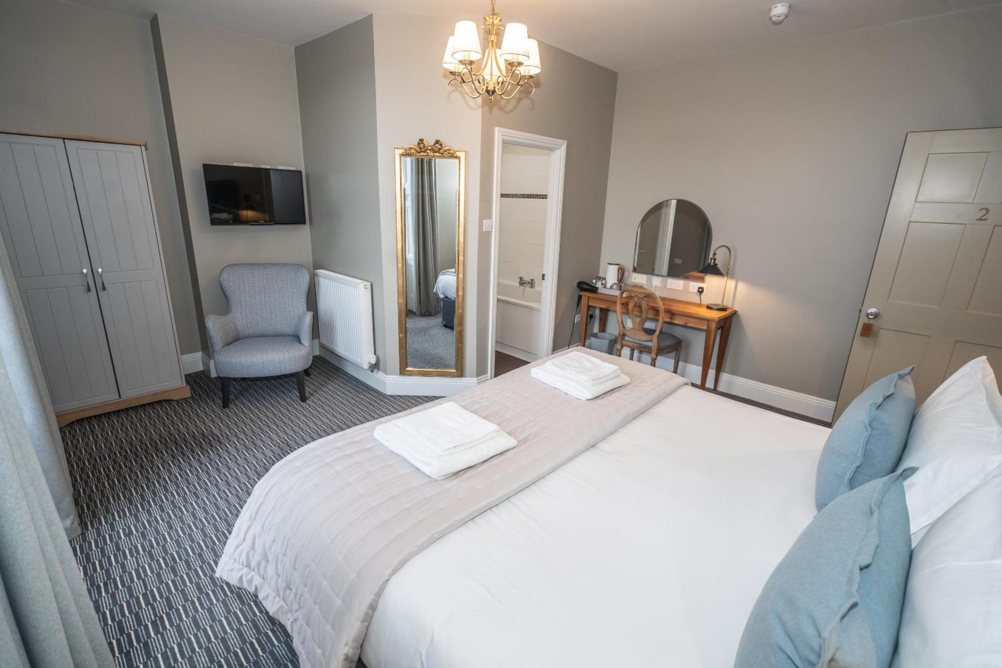 The Lazy Goose - Coffee House & Bedrooms Claypits Zimmer foto